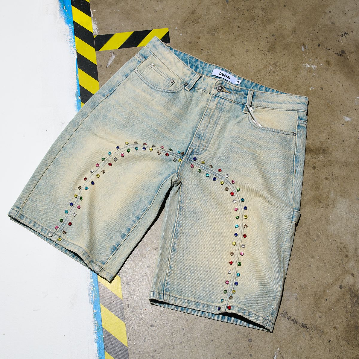 "BOOMING" STONE DENIM SHORT DUAA