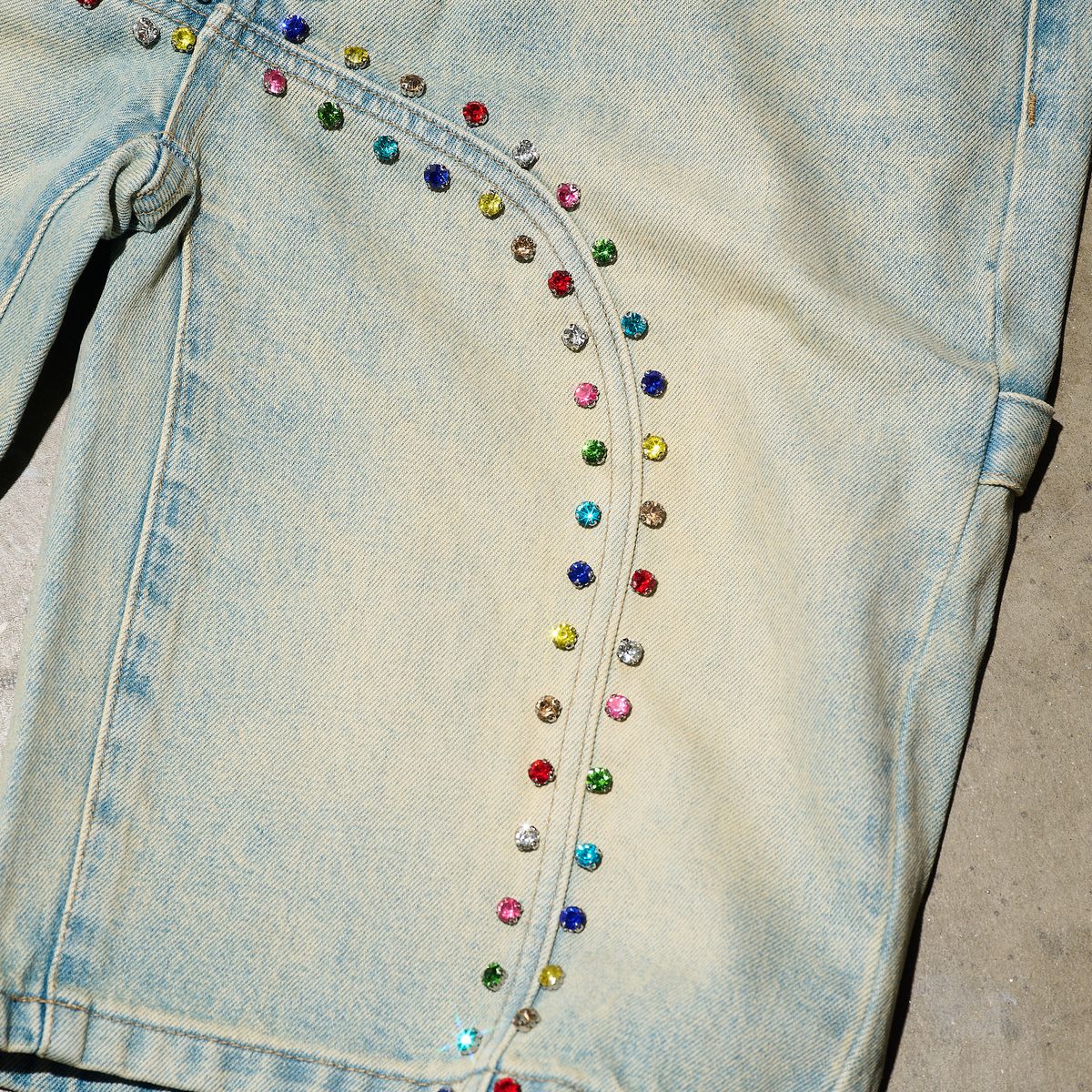 "BOOMING" STONE DENIM SHORT DUAA
