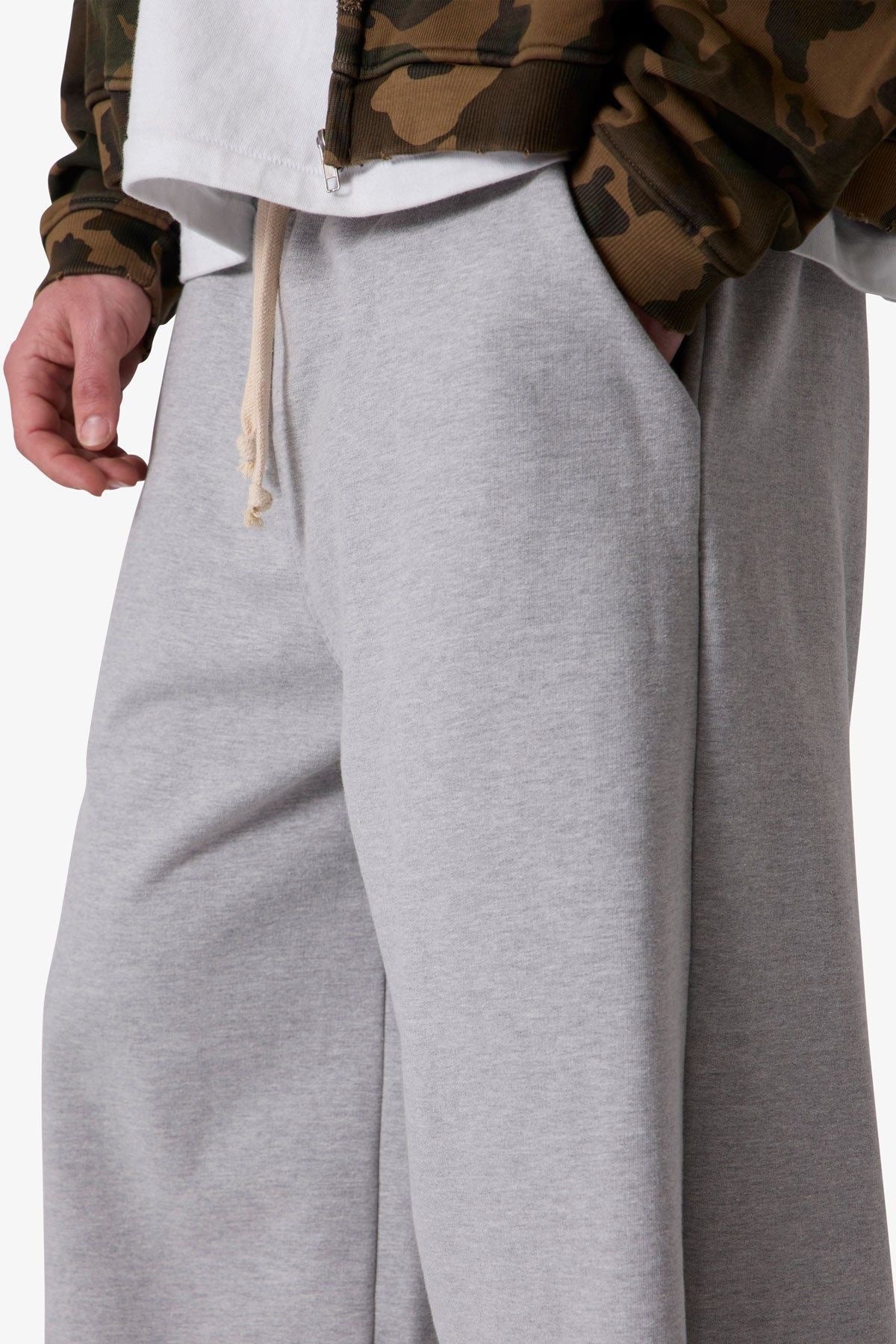 EXTRA LONG TERRY SWEATSHORTS MNML
