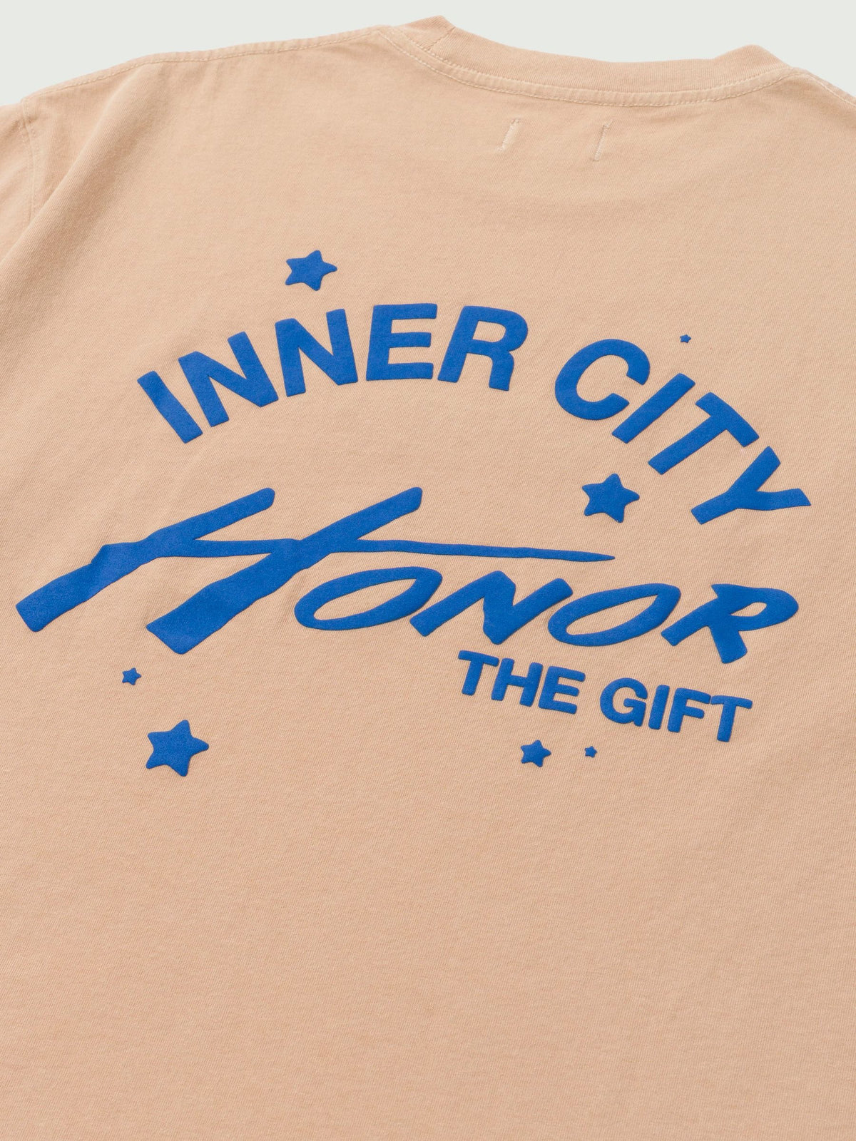 LIVE FOR THE MOMENTS TEE HTG